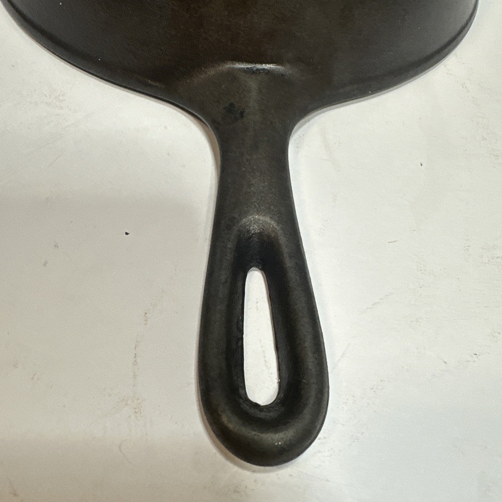 Unmarked Wagner Ware Cast Iron 9 Inch Skillet W - Picture 5 of 6
